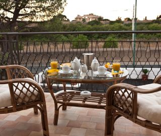 Veranda adibita anche per la colazione di una delle Camere del B&B Tempio di Hera che si affaccia direttamente sulla vista dell'omonimo tempio del Parco Archeologico più grande d'Europa