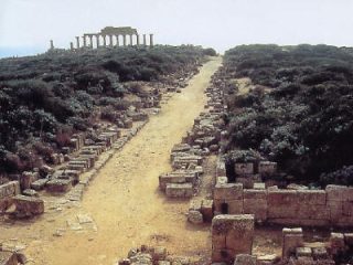 Il Tempio C, il più antico e importante tempio che sovrasta la collina dell'acropoli di Selinunte.