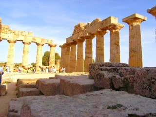 Il Tempio di Hera sulla collina orientale del parco archeologico di Selinunte.